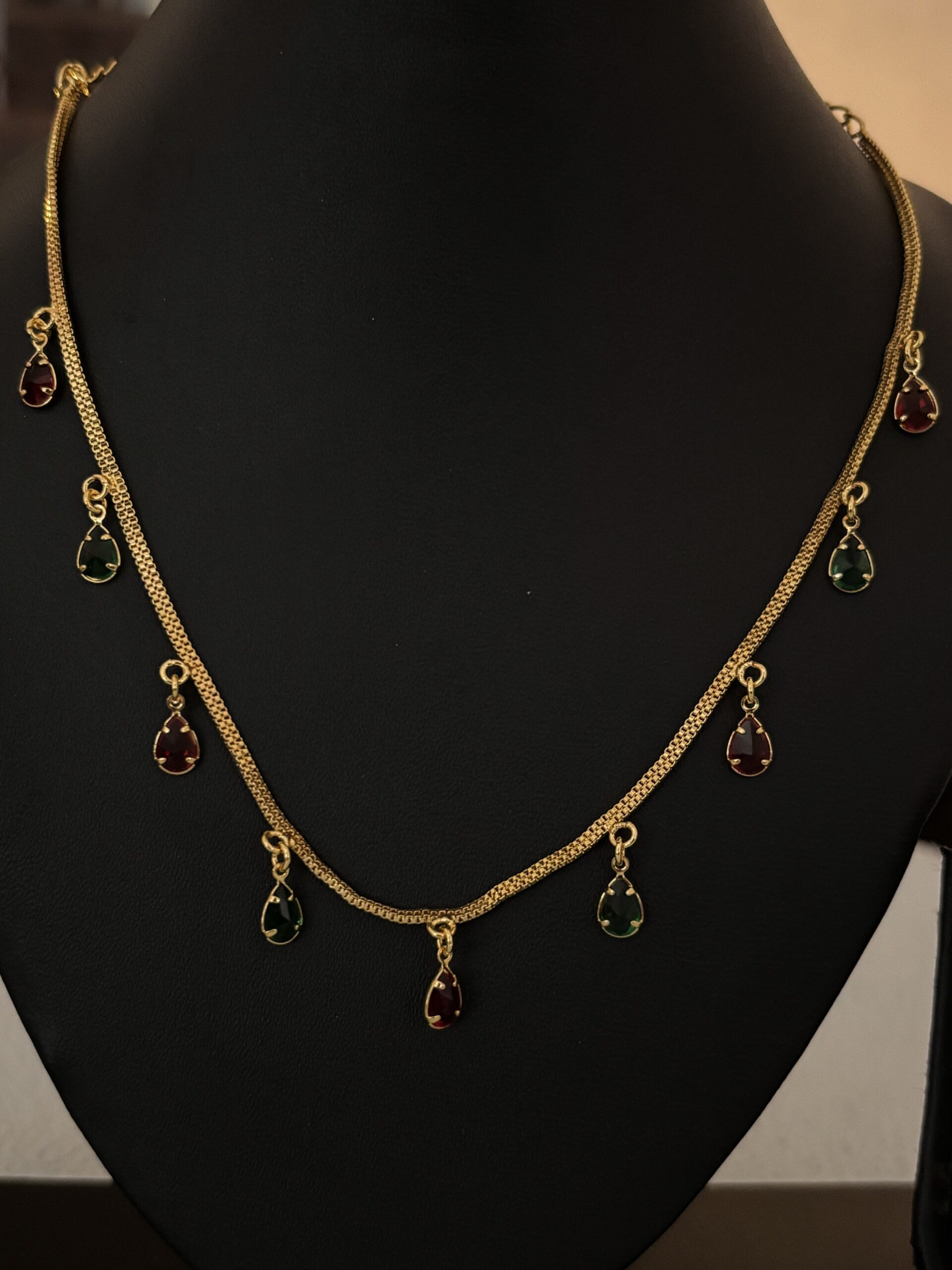 Simple and minimal necklace - Image 3