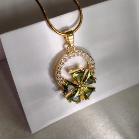 Anti-tarnish Olive Green Floral Crystal Pendant Necklace