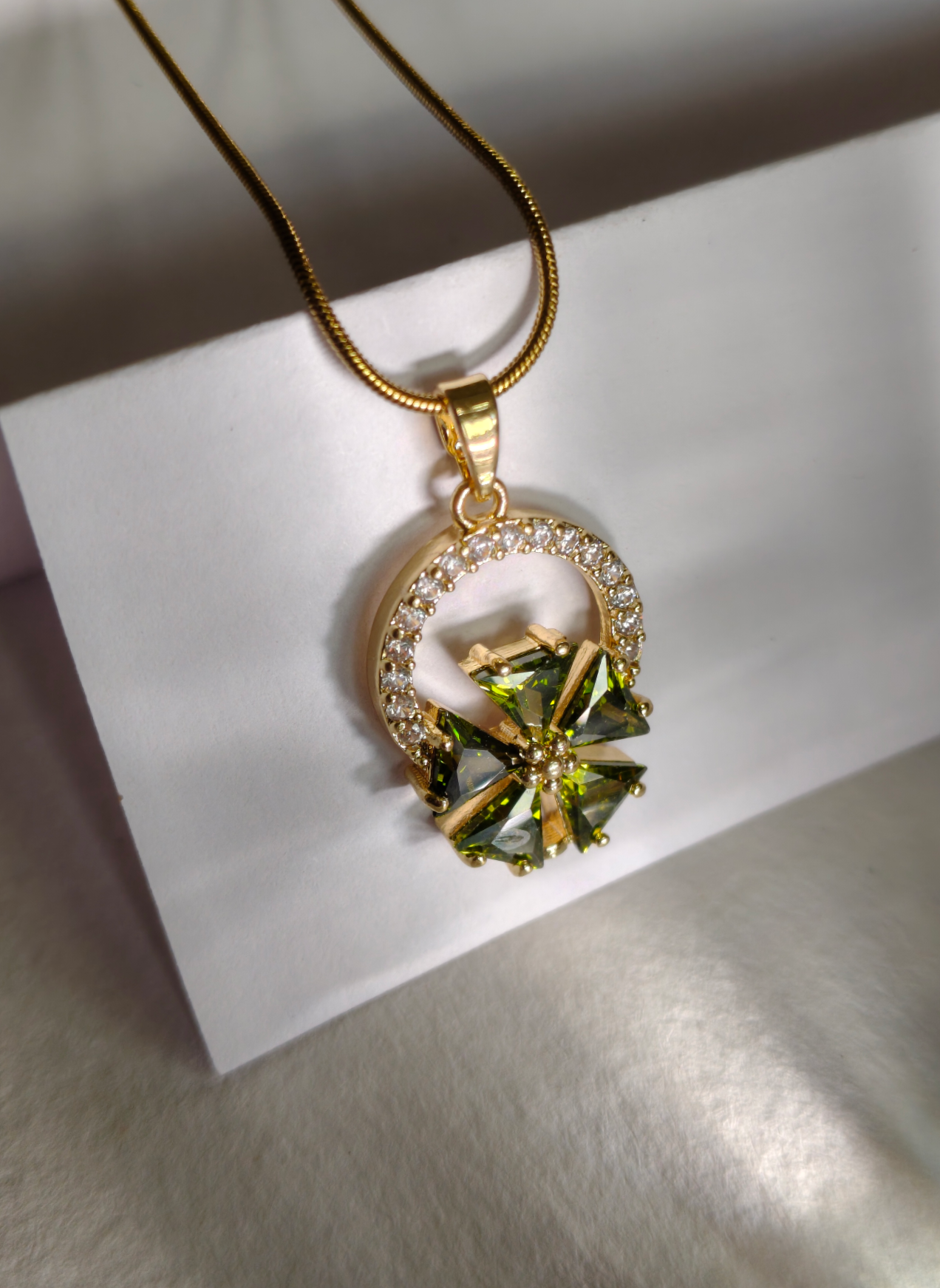 Anti-tarnish Olive Green Floral Crystal Pendant Necklace